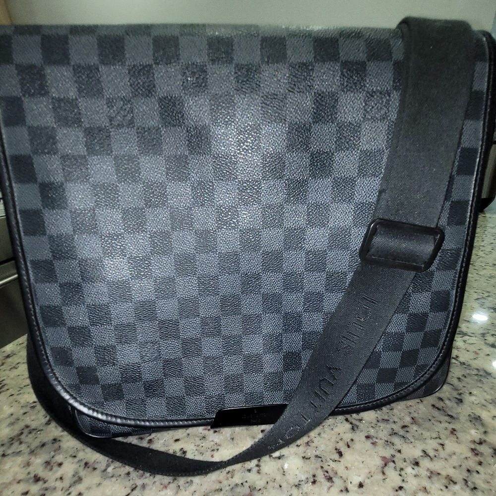 Louis Vuitton Daniel Damier Graphite Black And Grey Messenger Bag - Picture 4 of 12